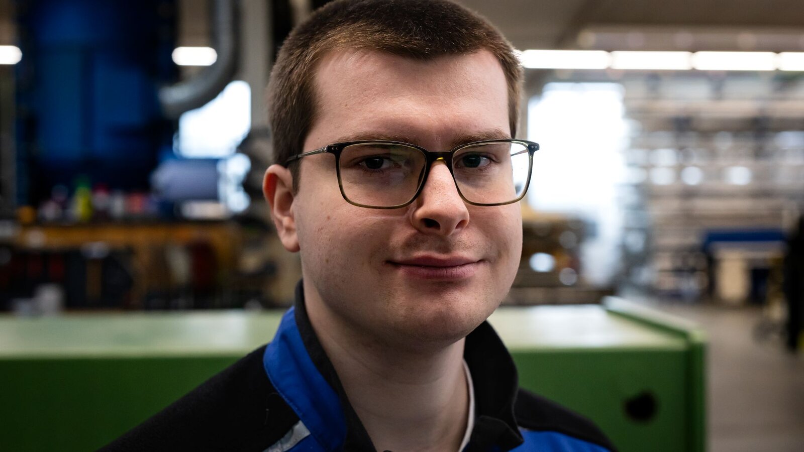 Timo<br>Montage „Schon vom ersten Tag an wurde ich voll eingebunden und konnte eigene Aufgaben übernehmen. Jeder trägt seinen Teil zum Erfolg bei, und das spürt man im ganzen Team.“